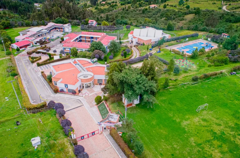 Country Bilingual School (Tunja)