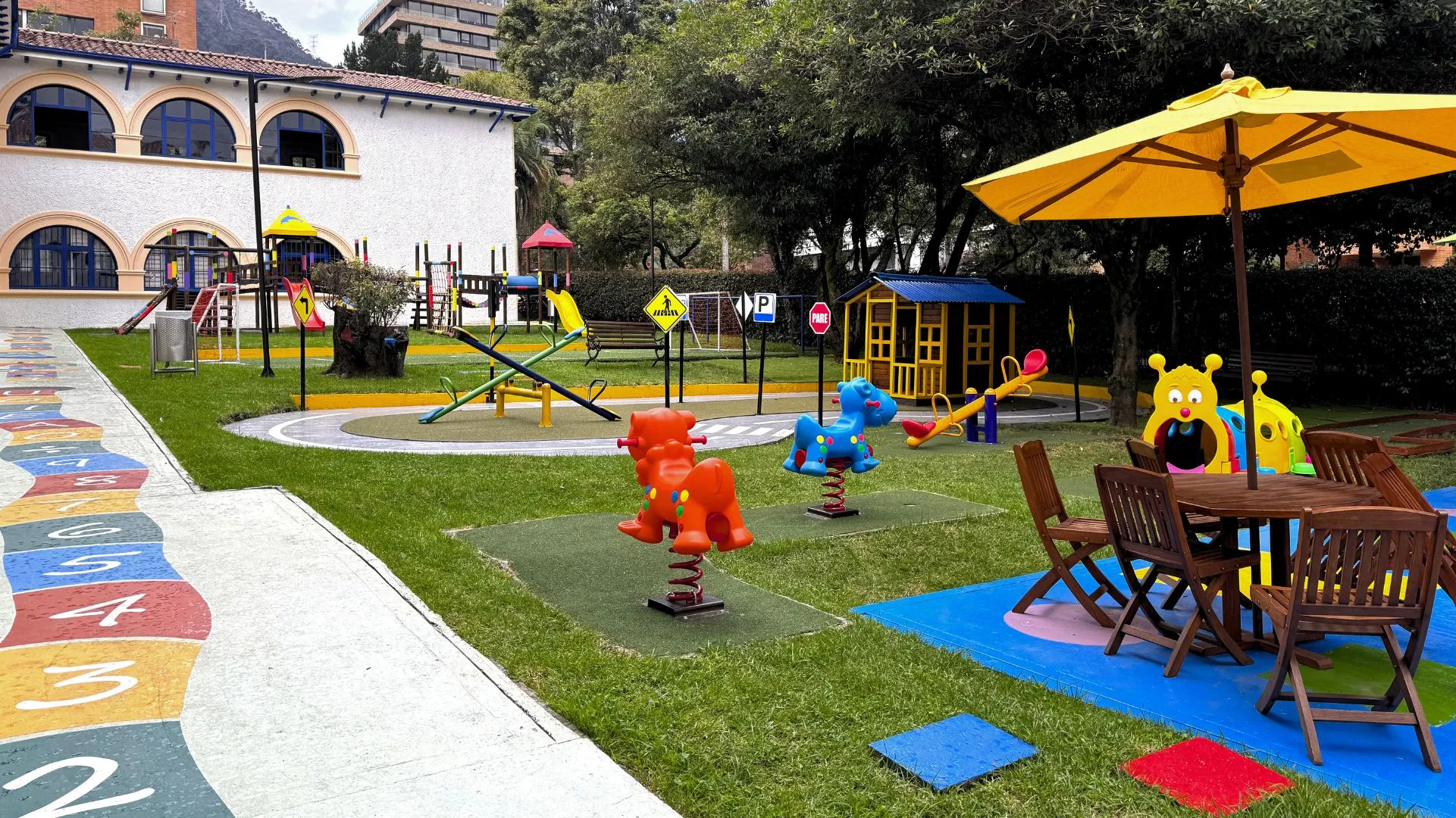 Liceo de Cervantes El Retiro Bilingüe (Bogotá)