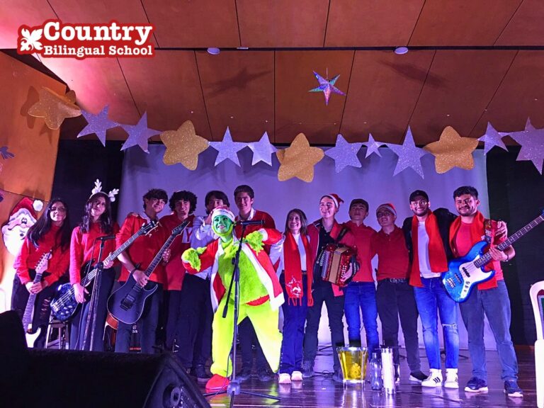 La gala musical del Country Bilingual School enmarca el espíritu navideño con el Grinch.