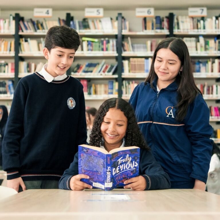 ¡Revista KALOS: Orgullo del Colegio Americano de Bogotá!