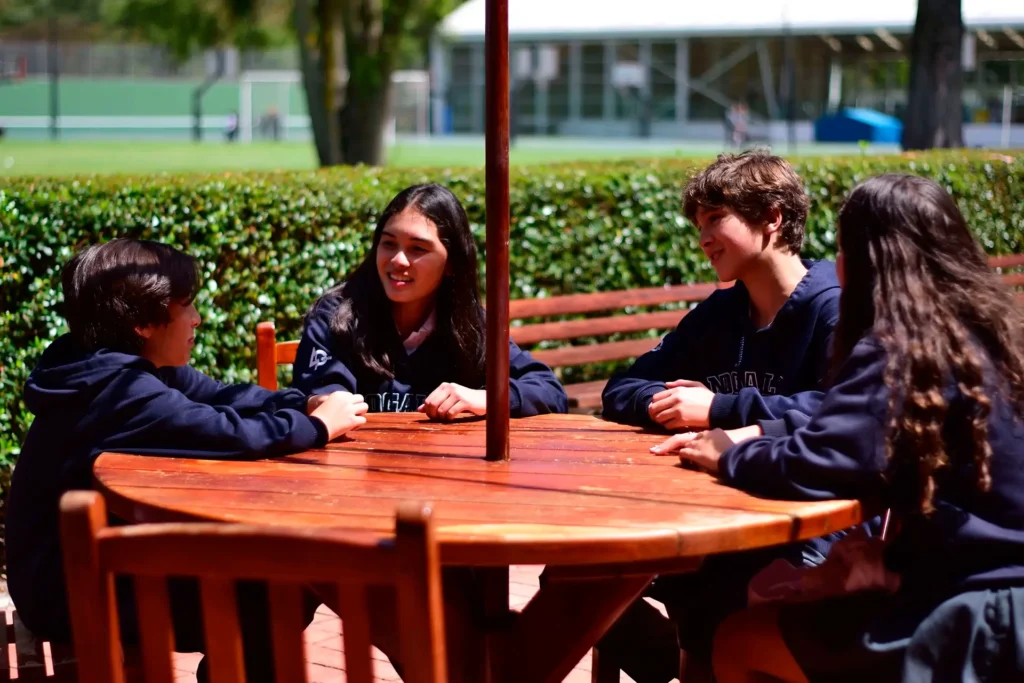 Política de dispositivos móviles en el Colegio Los Nogales Bogotá