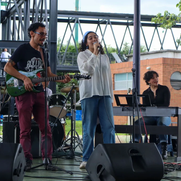 Vive el día cultural en el Liceo Juan Ramón Jiménez