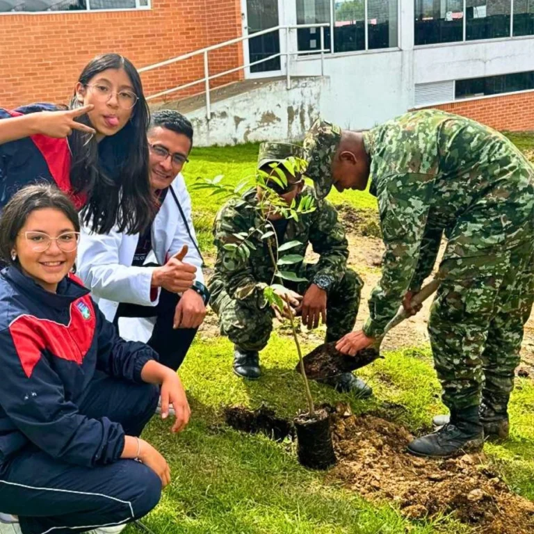 Siembra de 200 árboles: Proyecto del Country Bilingual School