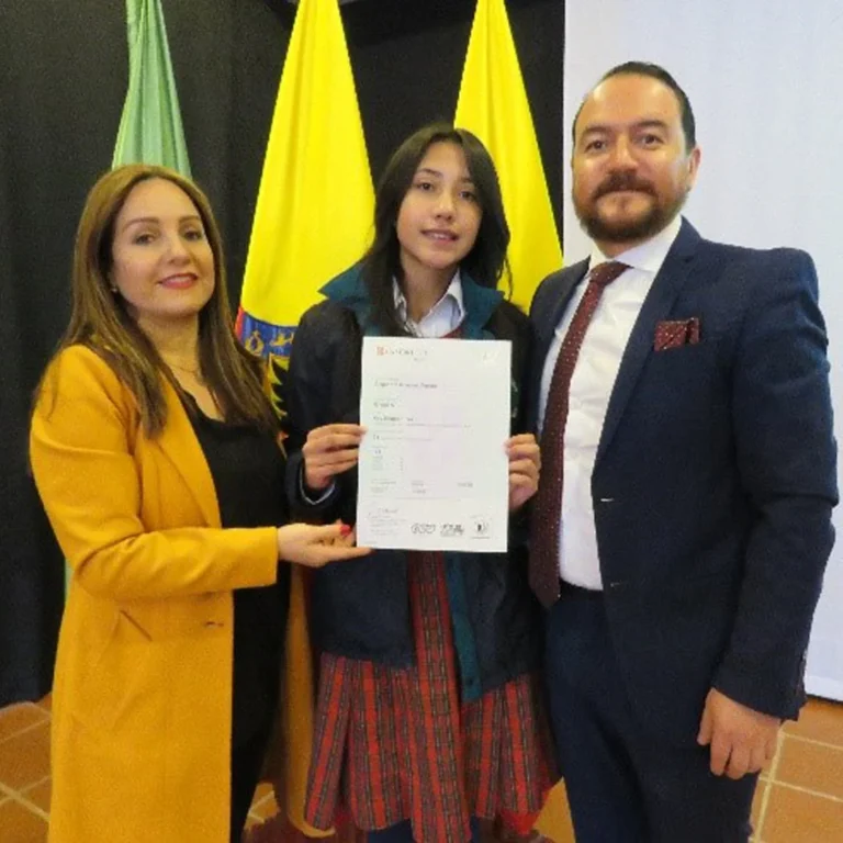 Estudiantes del Gimnasio Las Palmas alcanzan el nivel más alto en Certificación Cambridge