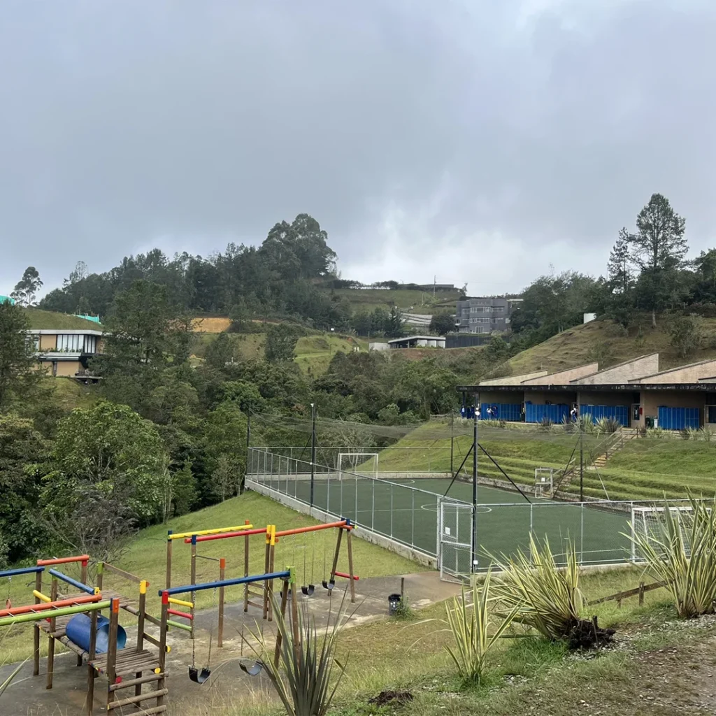 Home - Los Mejores Colegios en Colombia 8 PORTADA Bienvenida ser school