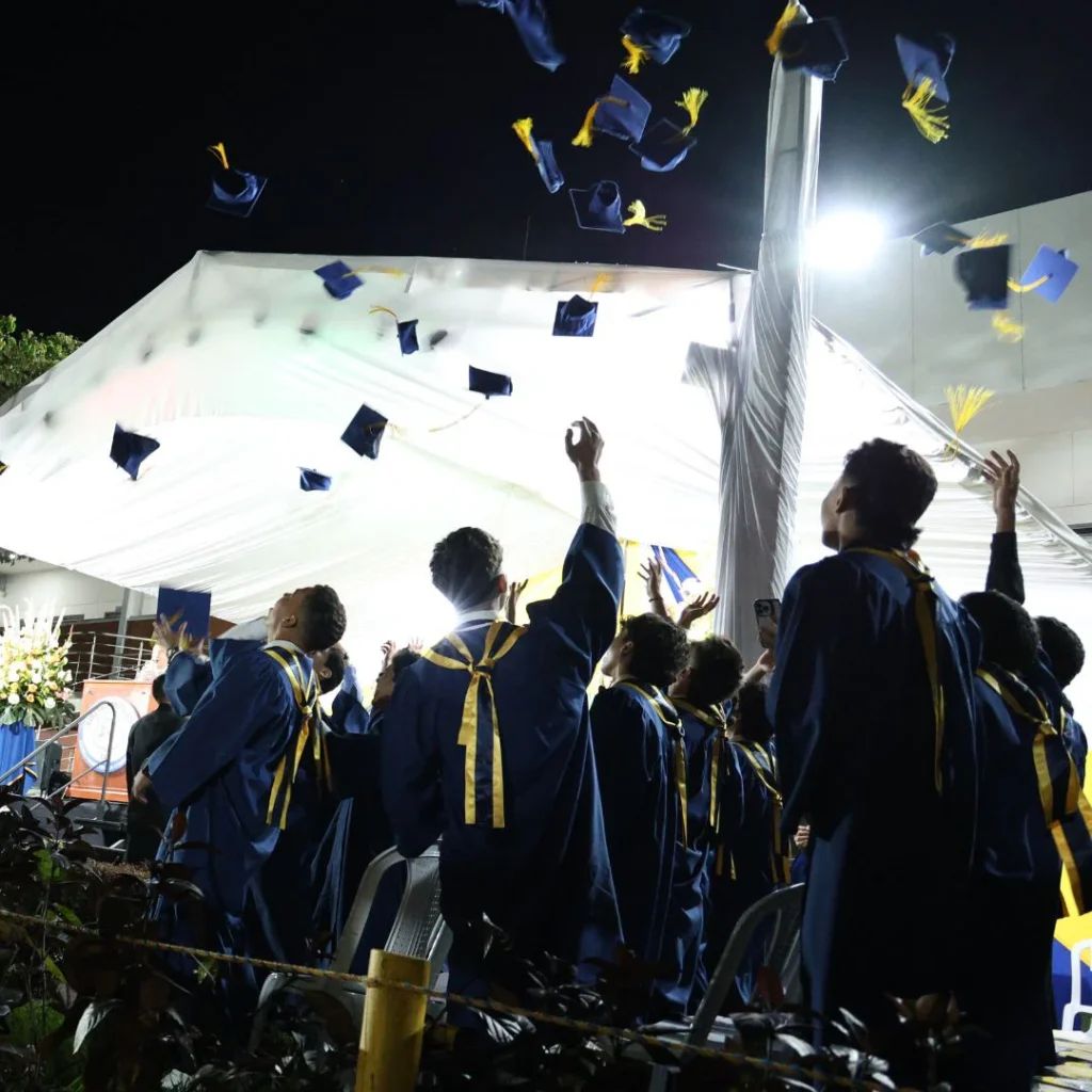 Home - Los Mejores Colegios en Colombia 6 PORTADA Bienvenida col americano.cali