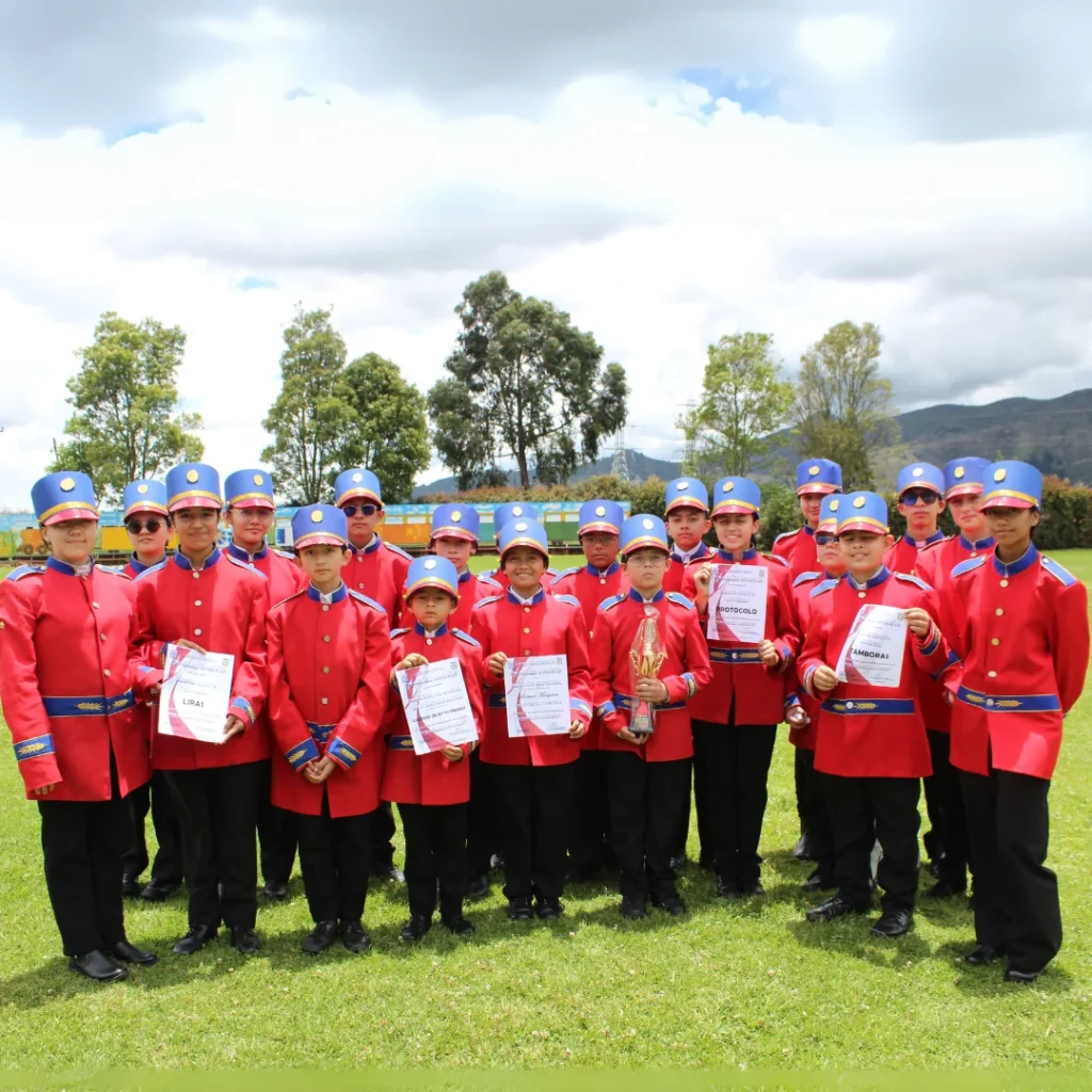 Home - Los Mejores Colegios en Colombia 5 PORTADA Banda marcial celestin sede norte