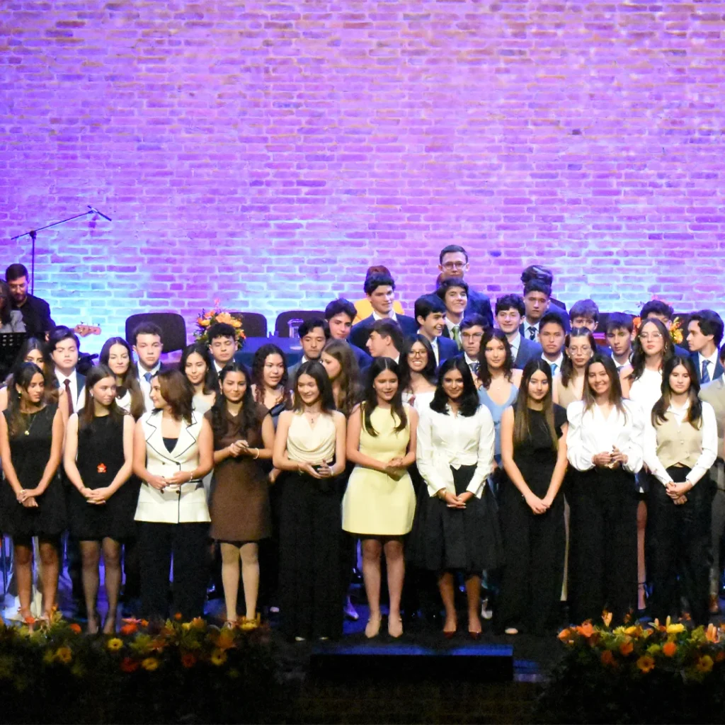 Home - Los Mejores Colegios en Colombia 5 PORTADA Discurso cer grado 2025 la montana