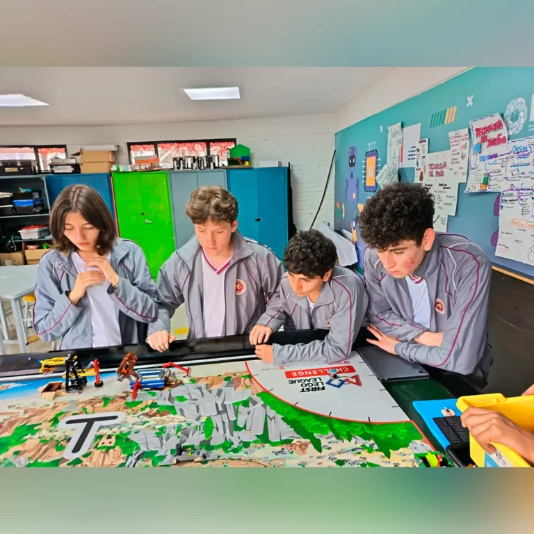 Orgullo CEMID: equipo MASTERBOTS del Colegio El Minuto de Dios Siglo XXI de Bogotá clasifica al nacional de robótica