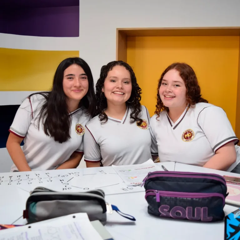 Colegio El Minuto de Dios Siglo XXI de Bogotá revoluciona la educación con sus nuevas aulas interactivas