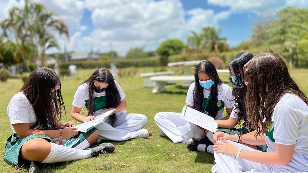 Colegio Sara Deluque Panaflet (Riohacha)