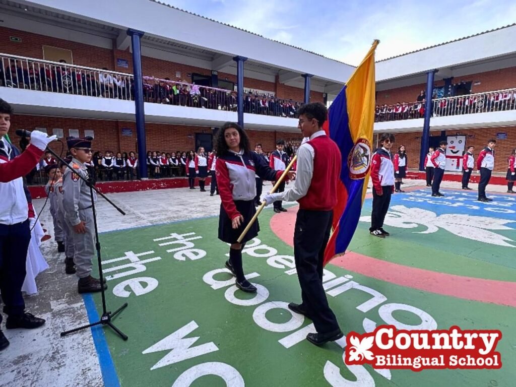 Así Vivimos La Ceremonia de Entrega de Símbolos Institucionales en el Country Bilingual School