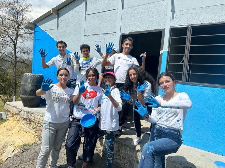 Colegio San Mateo en Bogotá: Innovación educativa a través de proyectos sociales para jóvenes colombianos.