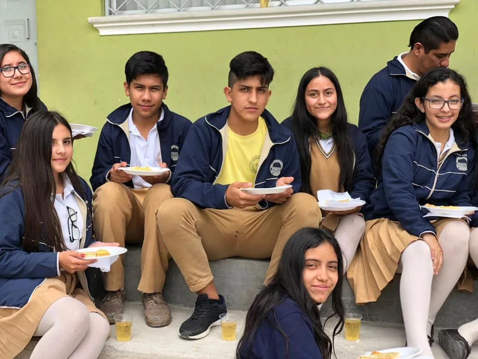 Unidad Educativa Particular Dos Hemisferios (Quito)