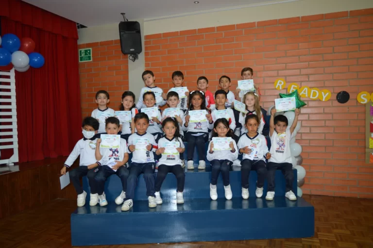 Unidad Educativa Atenas (Ambato)
