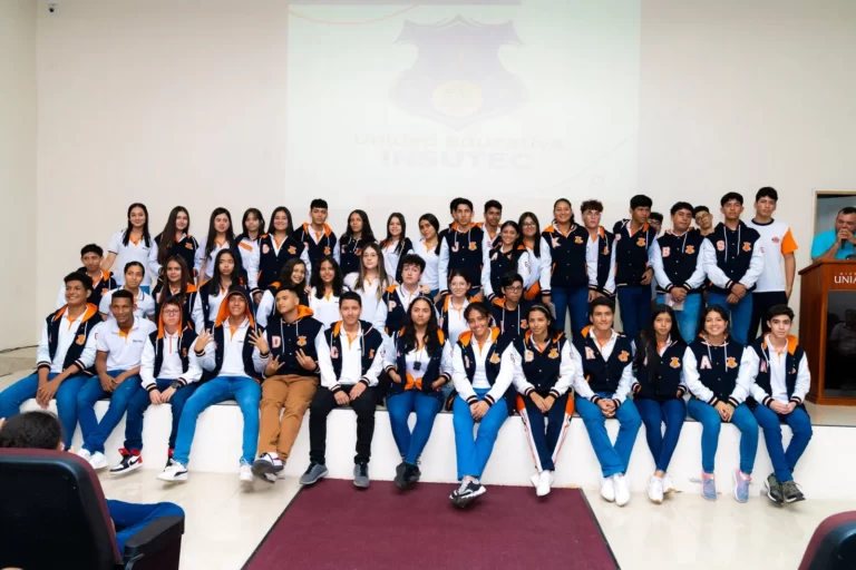 Unidad Educativa INSUTEC (Quevedo)