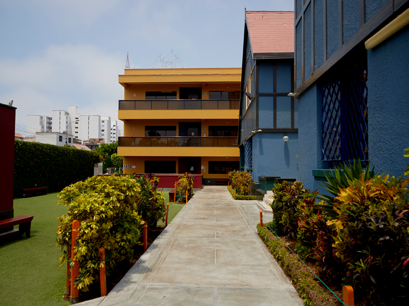Colegio San Charbel (San Miguel)