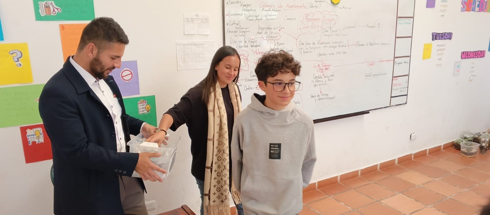 Liceo de los Andes Cota: Política de desconexión