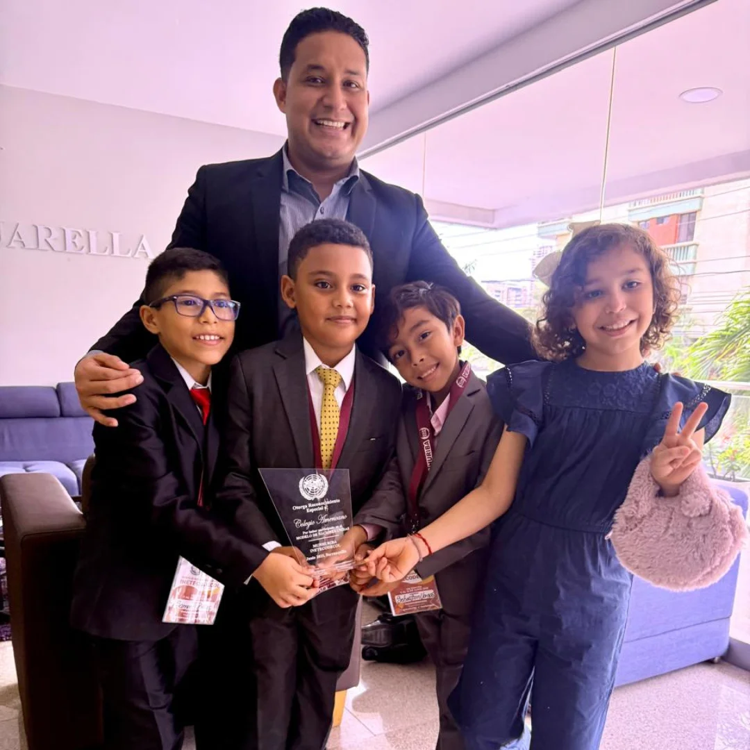 Estudiantes del Colegio Americano de Barranquilla brillan en el MUNHURIBA 2025