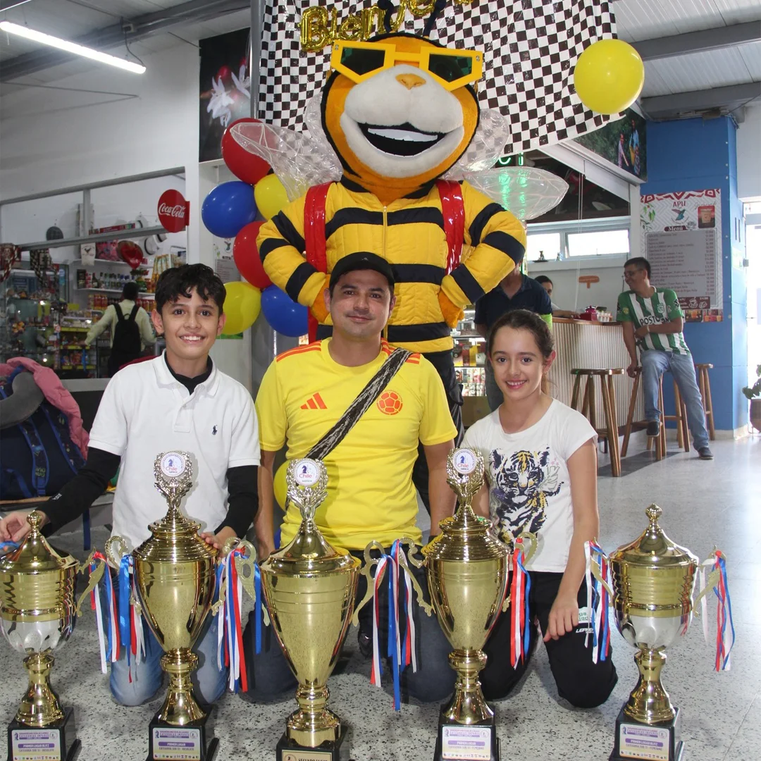 Recibimiento a los campeones de ajedrez del Colombus American School de Rivera - Huila